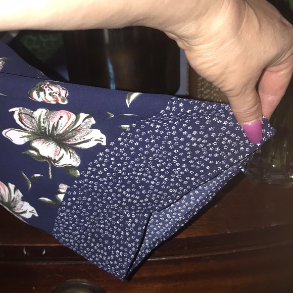 AVENUE OFF SHOULDER FLORAL PRINT BELL SLEEVE TOP - Picture 4 of 6